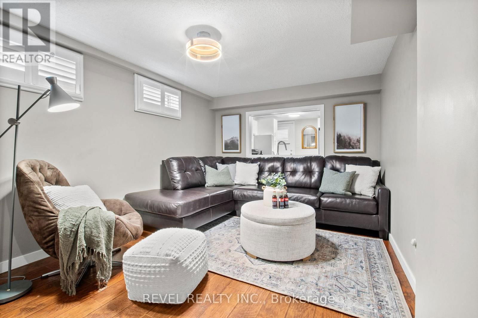 2 PATTERSON CRESCENT Image 36