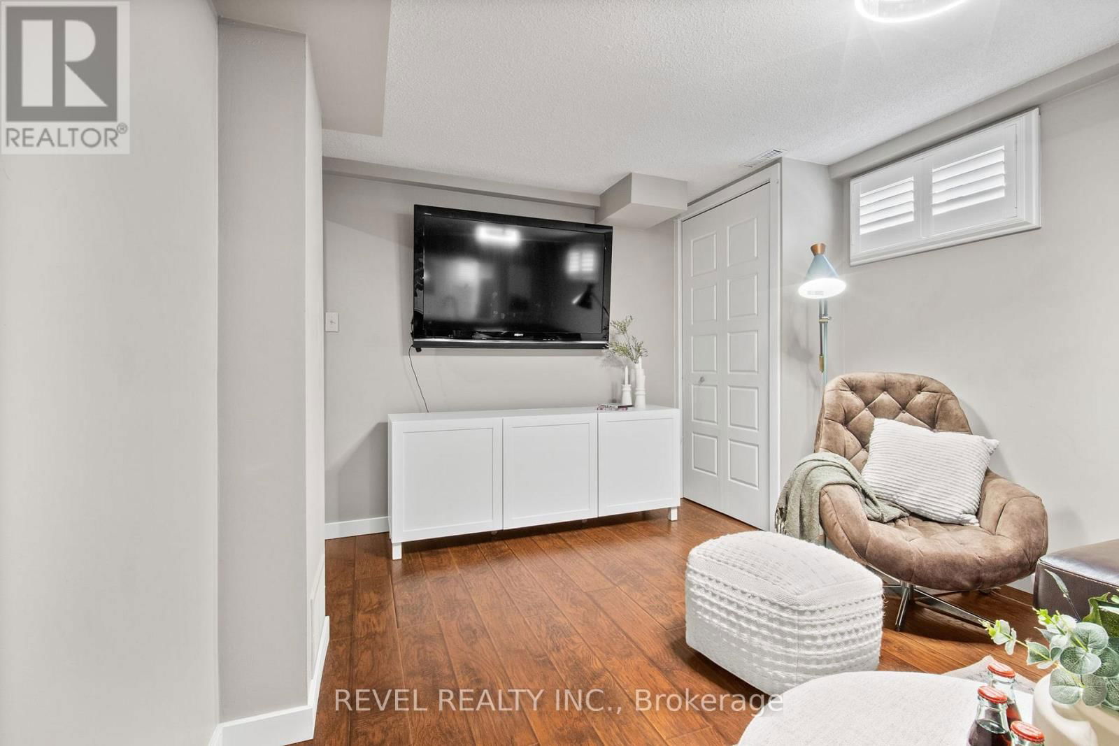 2 PATTERSON CRESCENT Image 37
