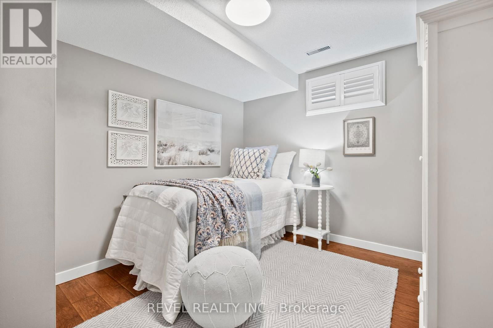2 PATTERSON CRESCENT Image 39