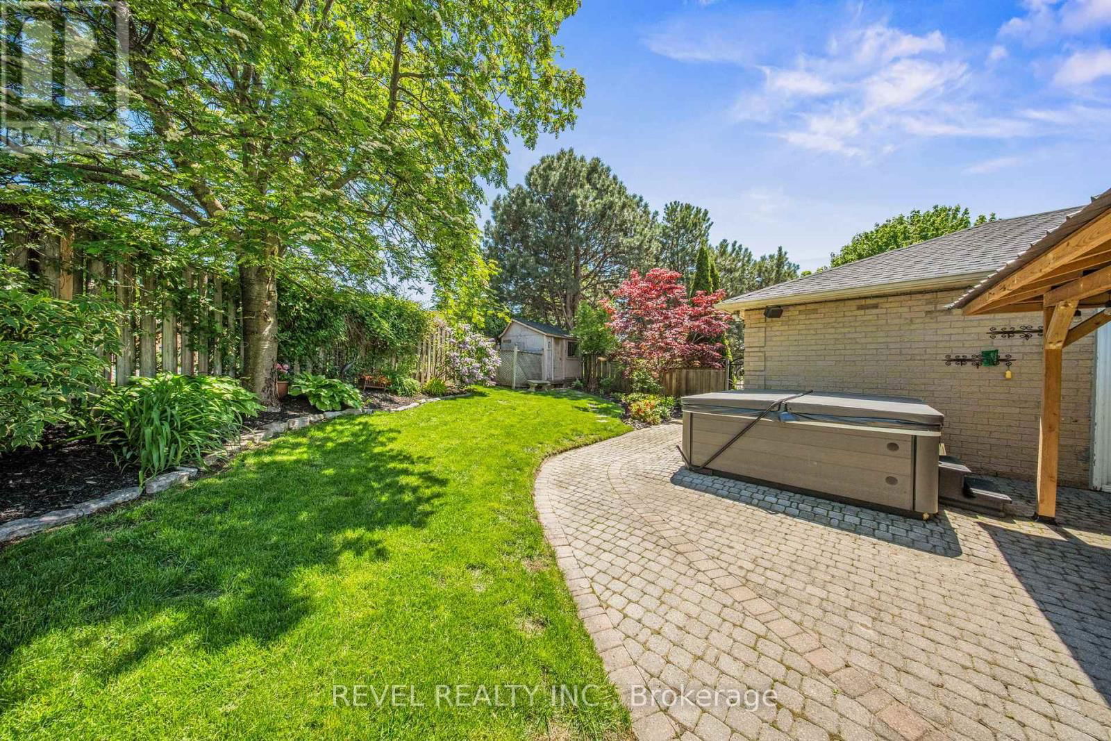 2 PATTERSON CRESCENT Image 43
