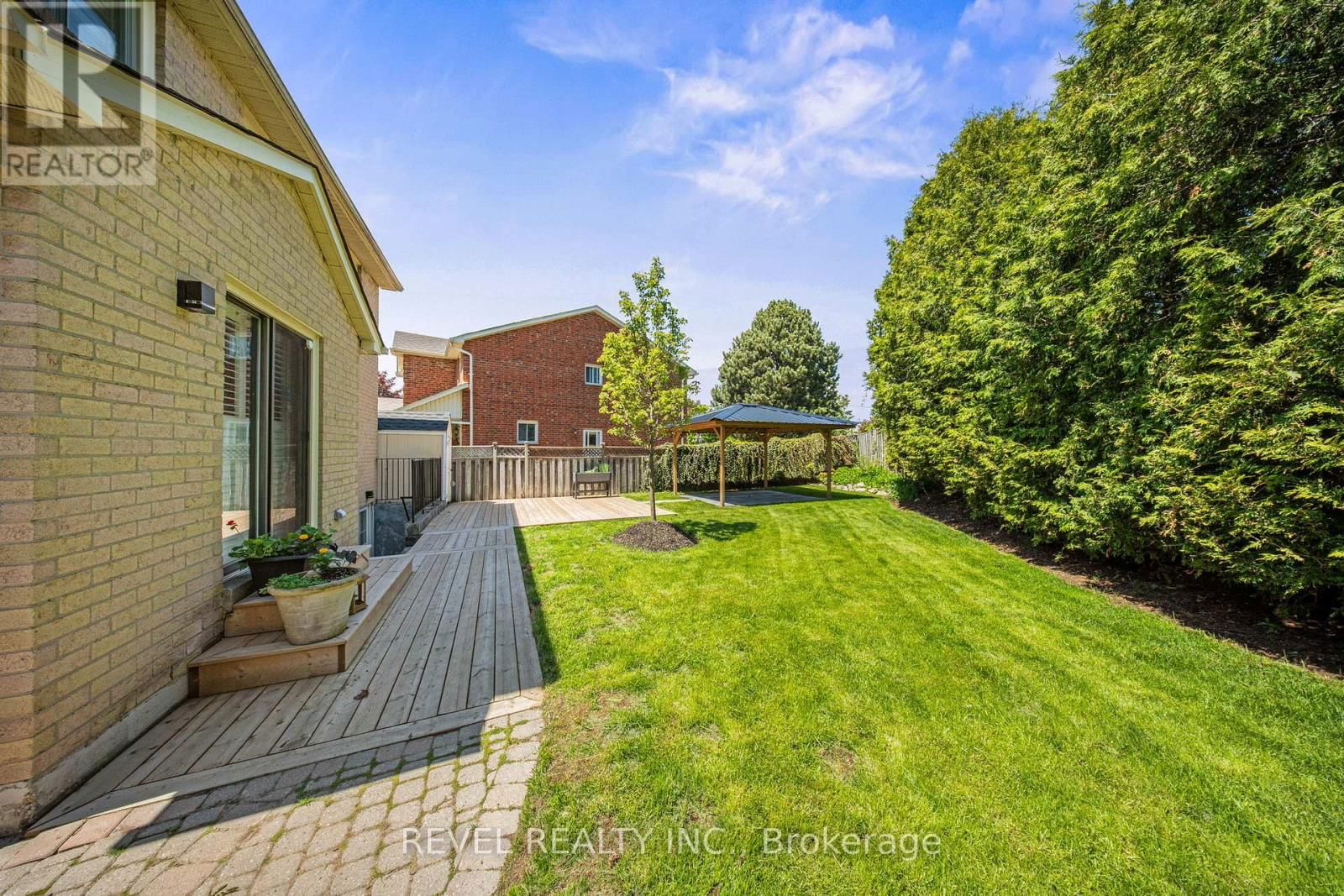 2 PATTERSON CRESCENT Image 45