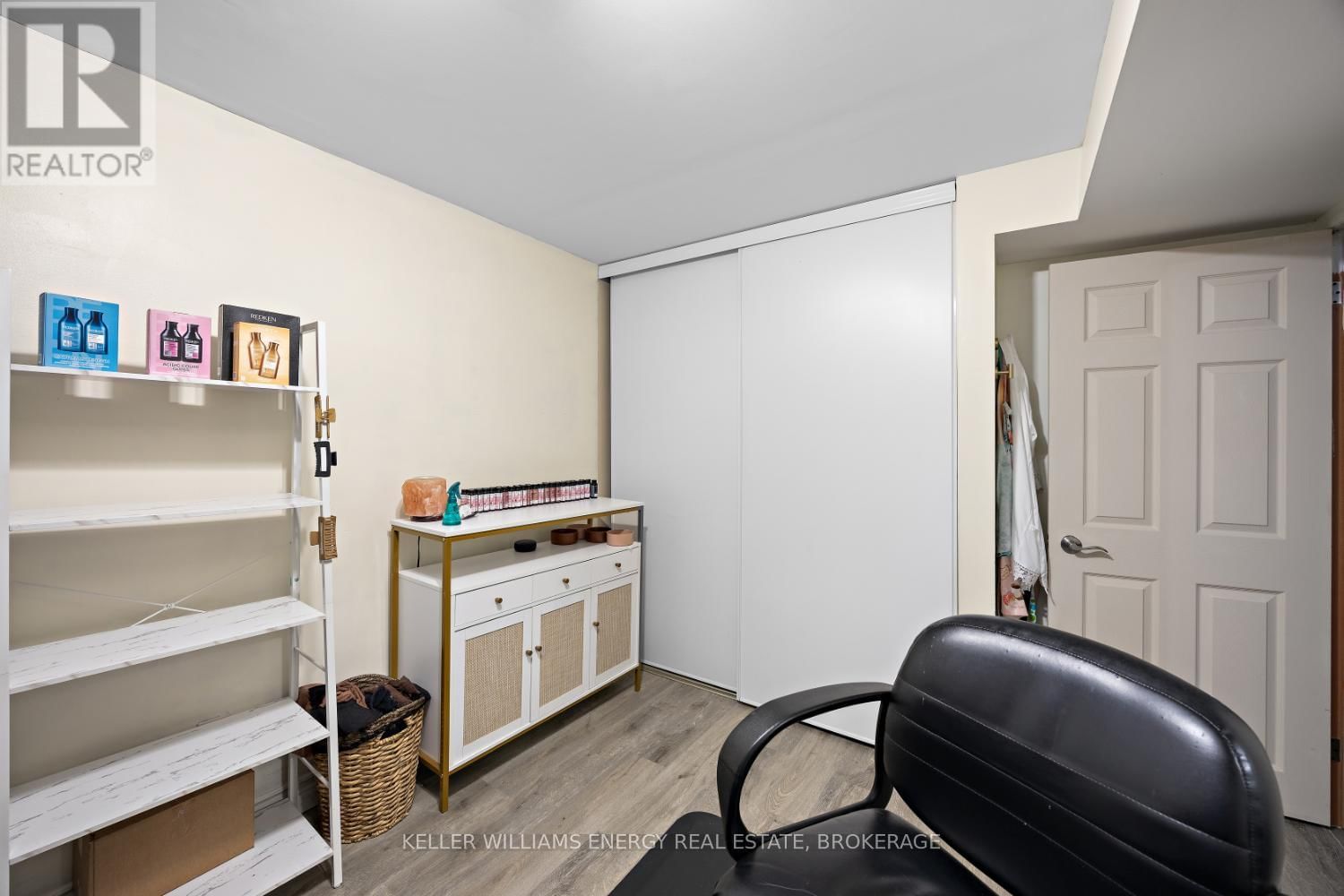 52 VANCOUVER COURT Image 13