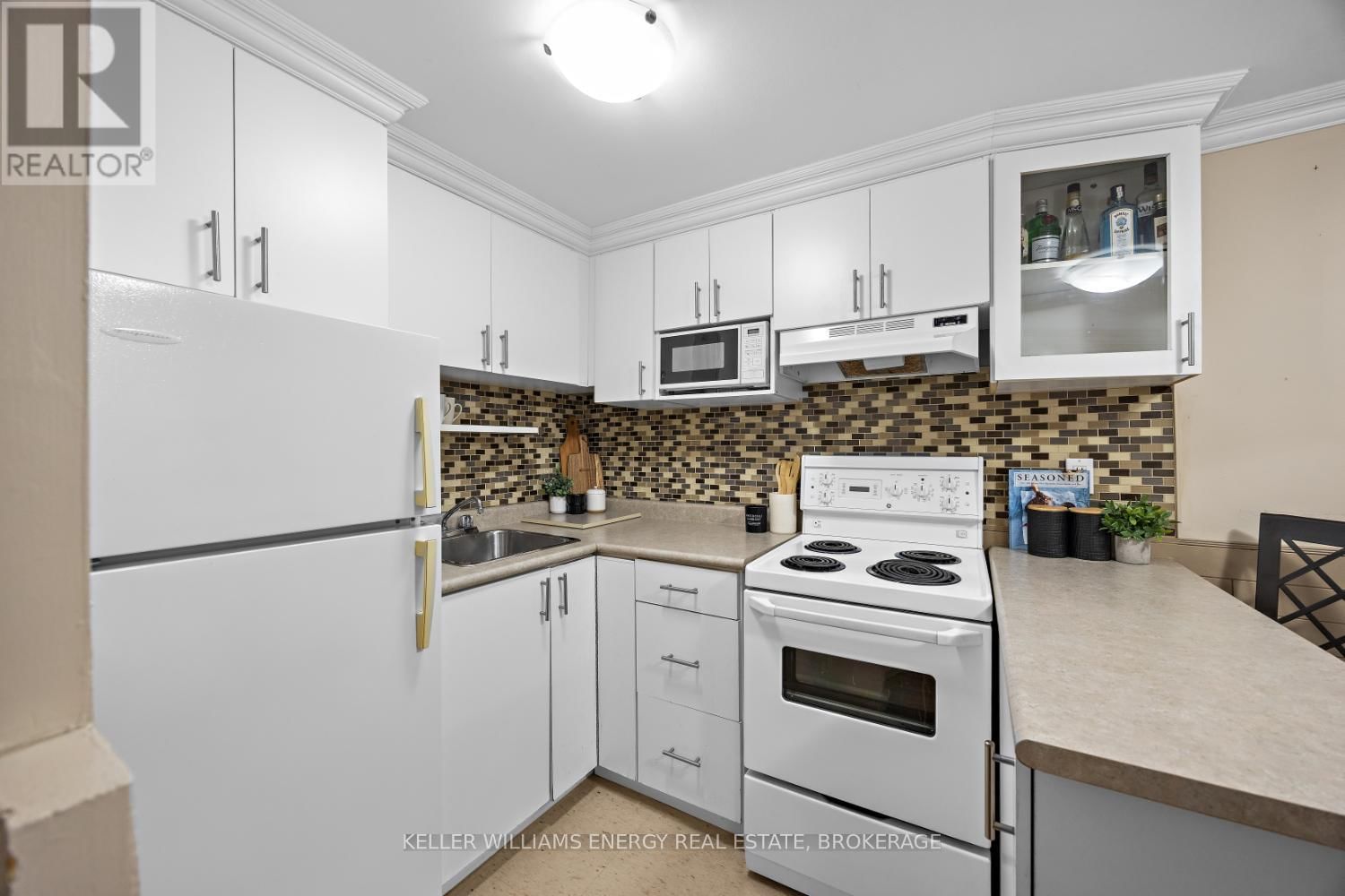52 VANCOUVER COURT Image 16