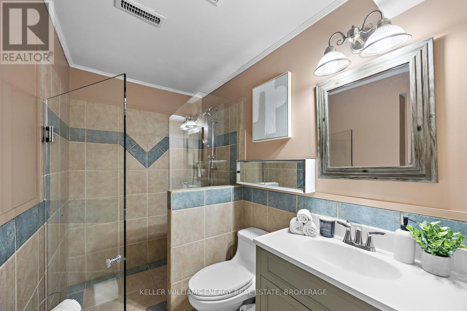 52 VANCOUVER COURT Image 18