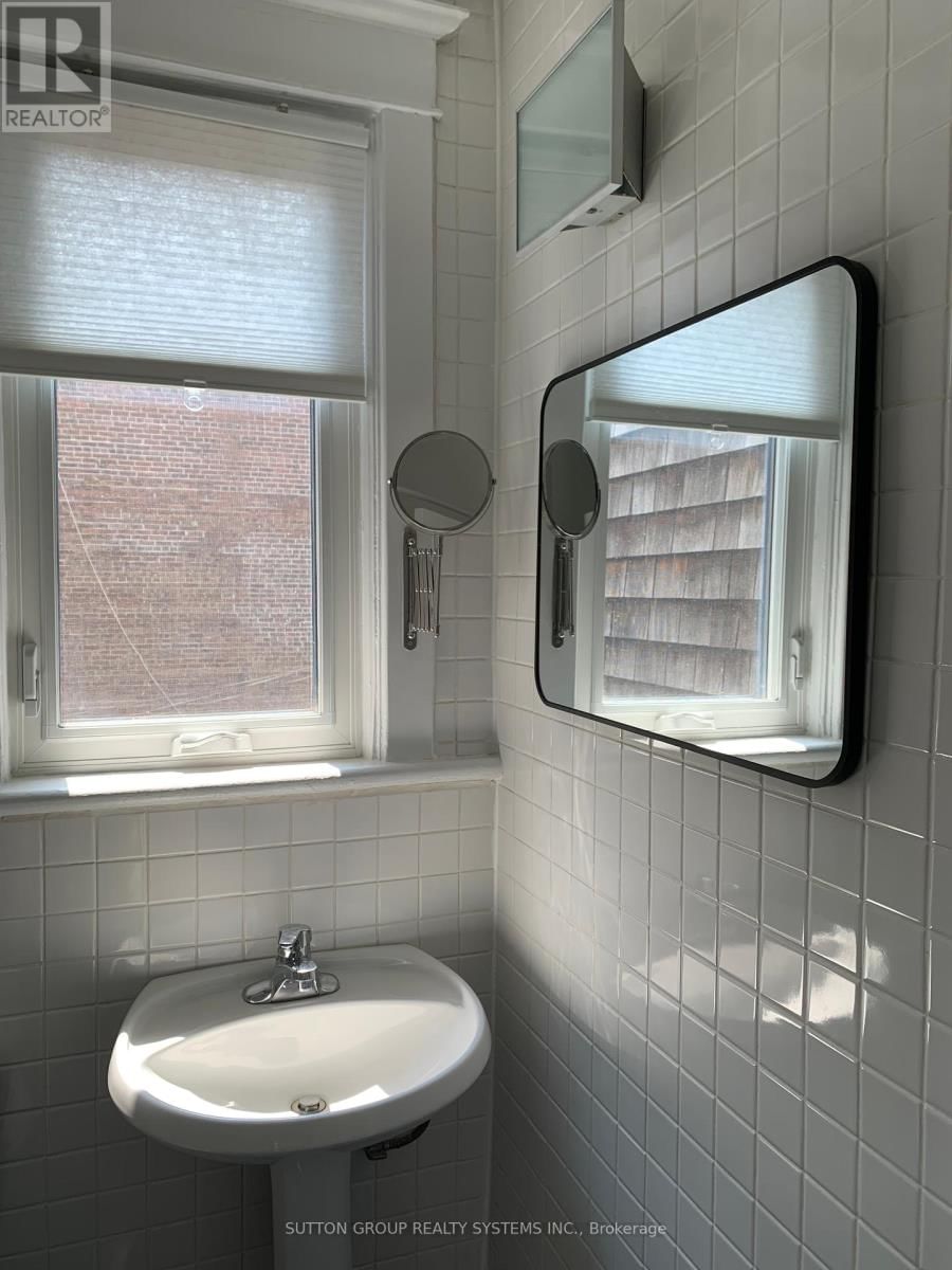 55 BROWNING AVENUE Image 15