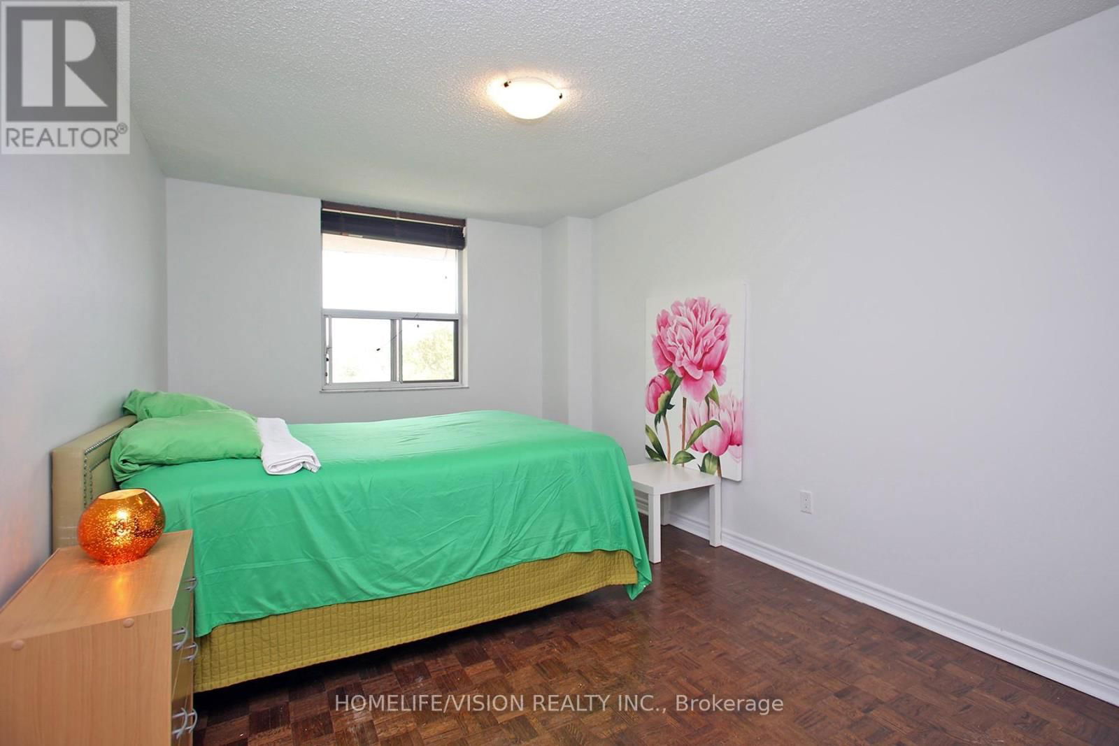 207 - 1071 WOODBINE AVENUE Image 13