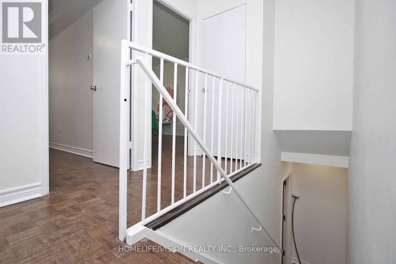 207 - 1071 WOODBINE AVENUE Image 2