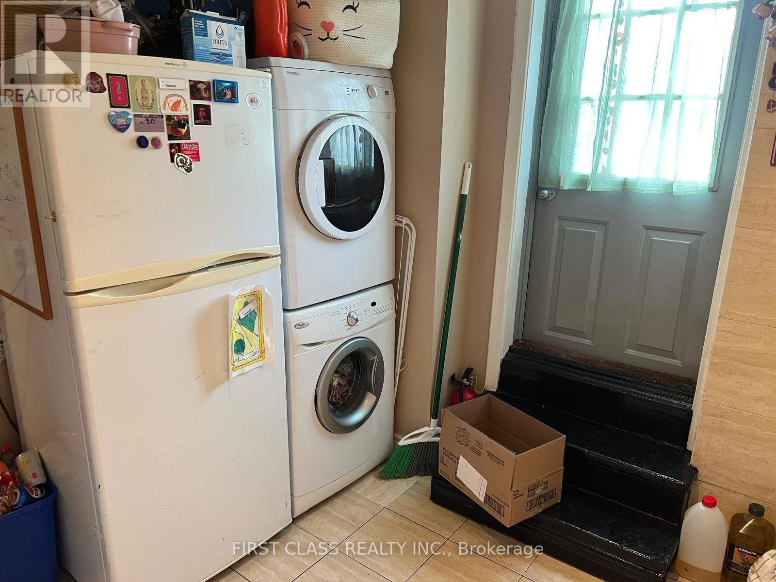 3rd - 572 DANFORTH AVE AVENUE Image 8