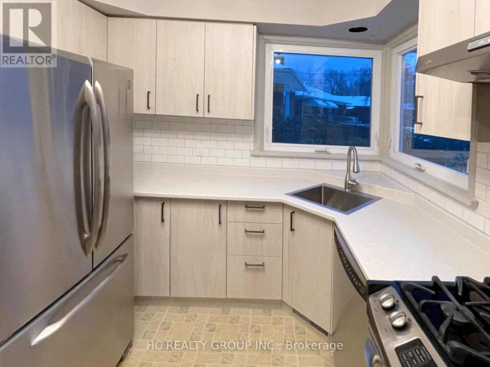 Main&Upper - 53 TREVERTON DRIVE Image 3