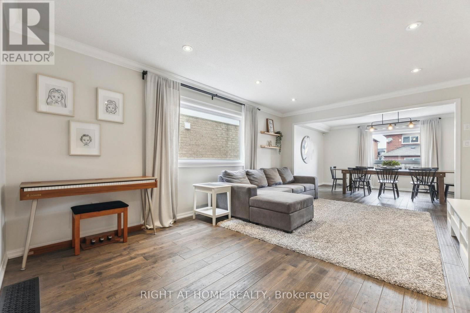 92 LONGUEUIL PLACE Image 10