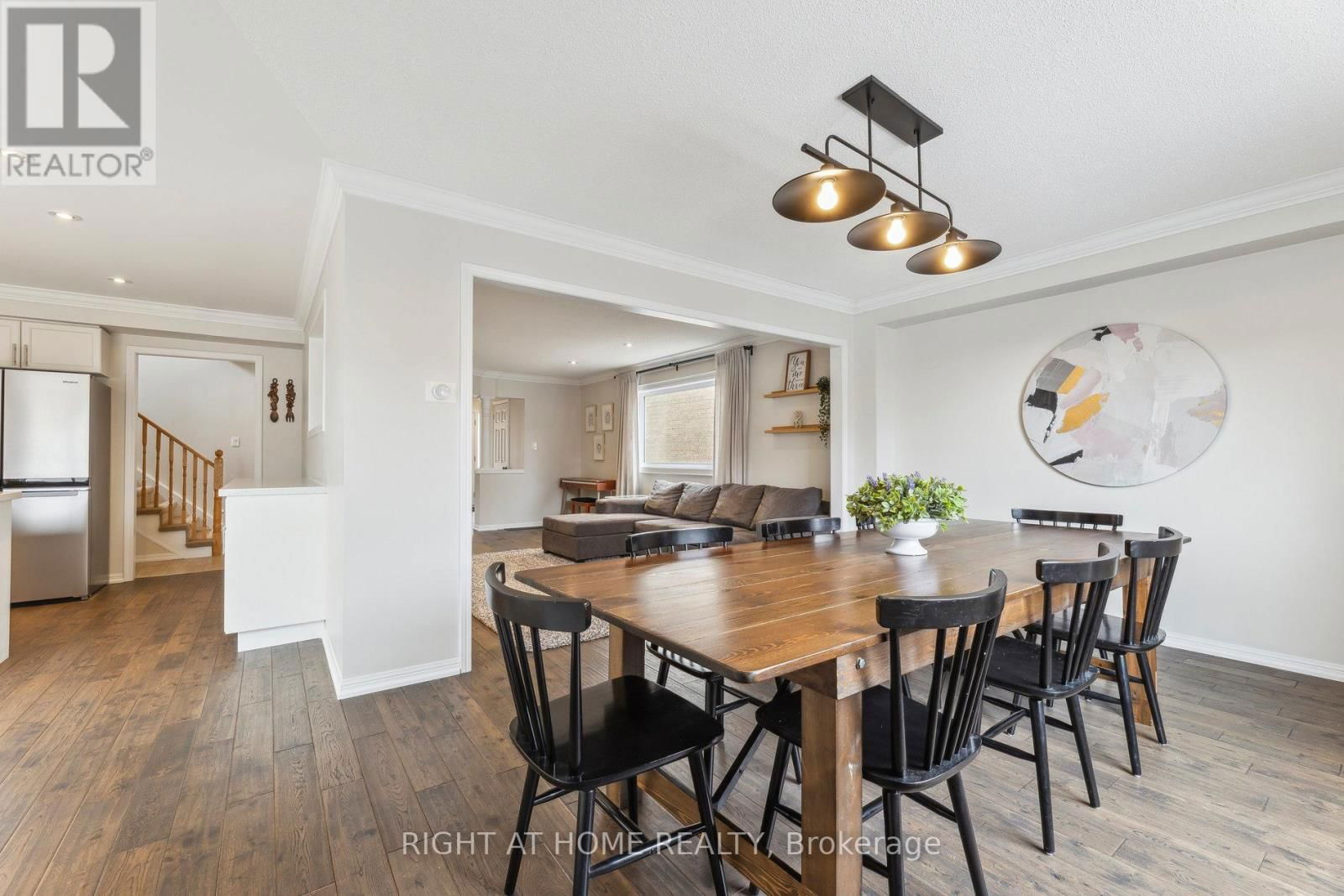 92 LONGUEUIL PLACE Image 12