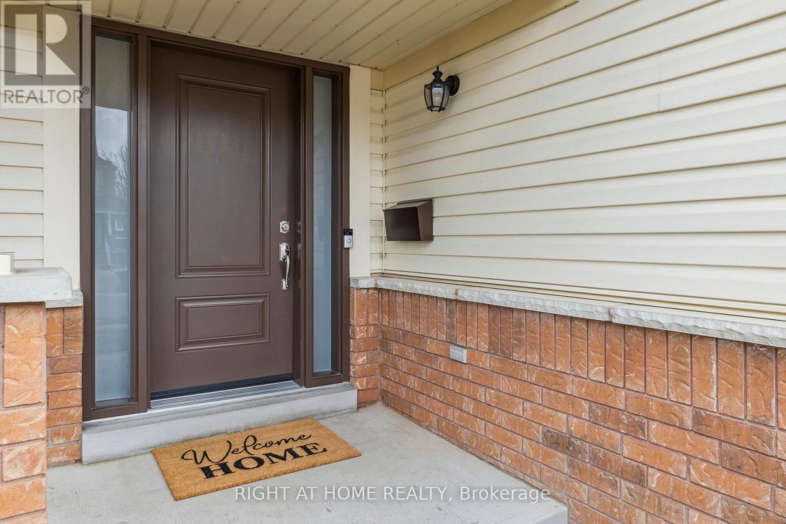 92 LONGUEUIL PLACE Image 2