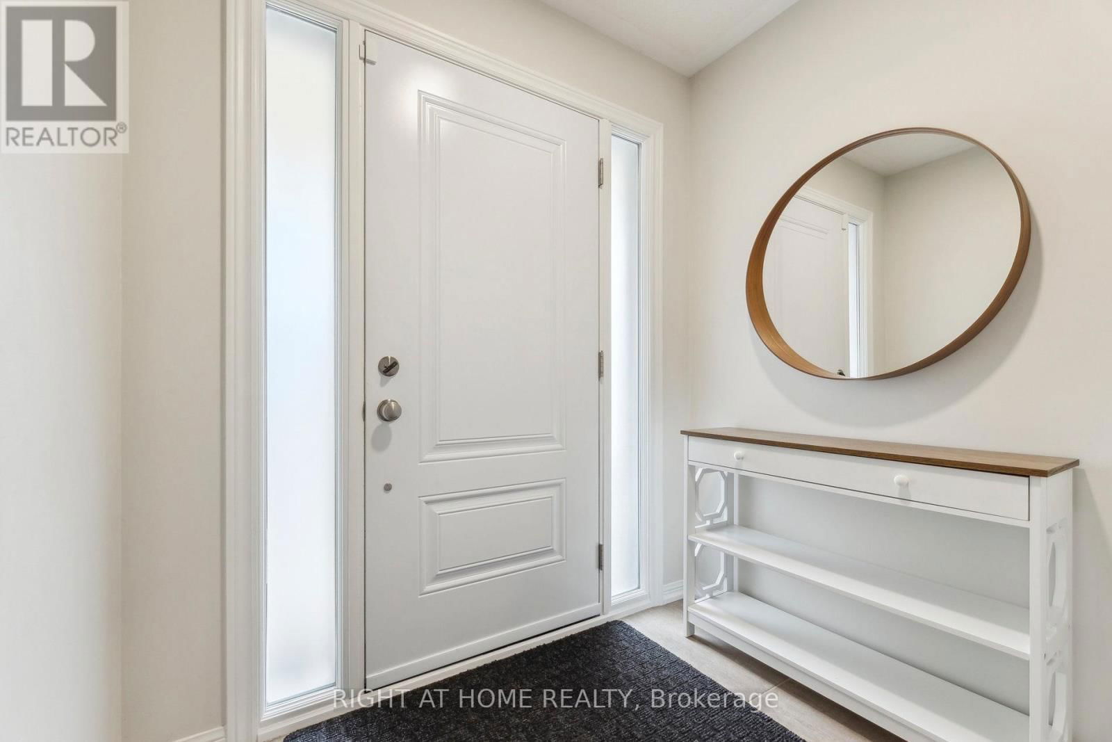 92 LONGUEUIL PLACE Image 3