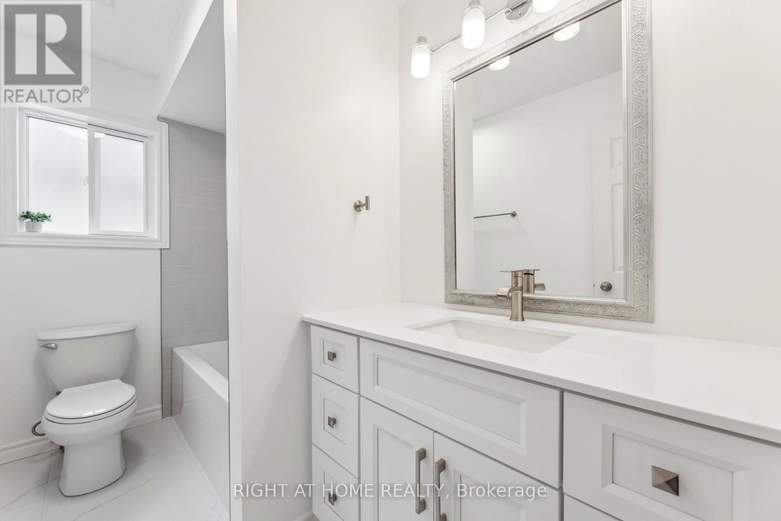 92 LONGUEUIL PLACE Image 32