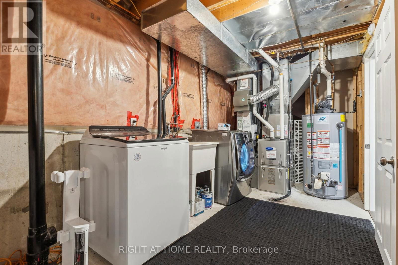 92 LONGUEUIL PLACE Image 39