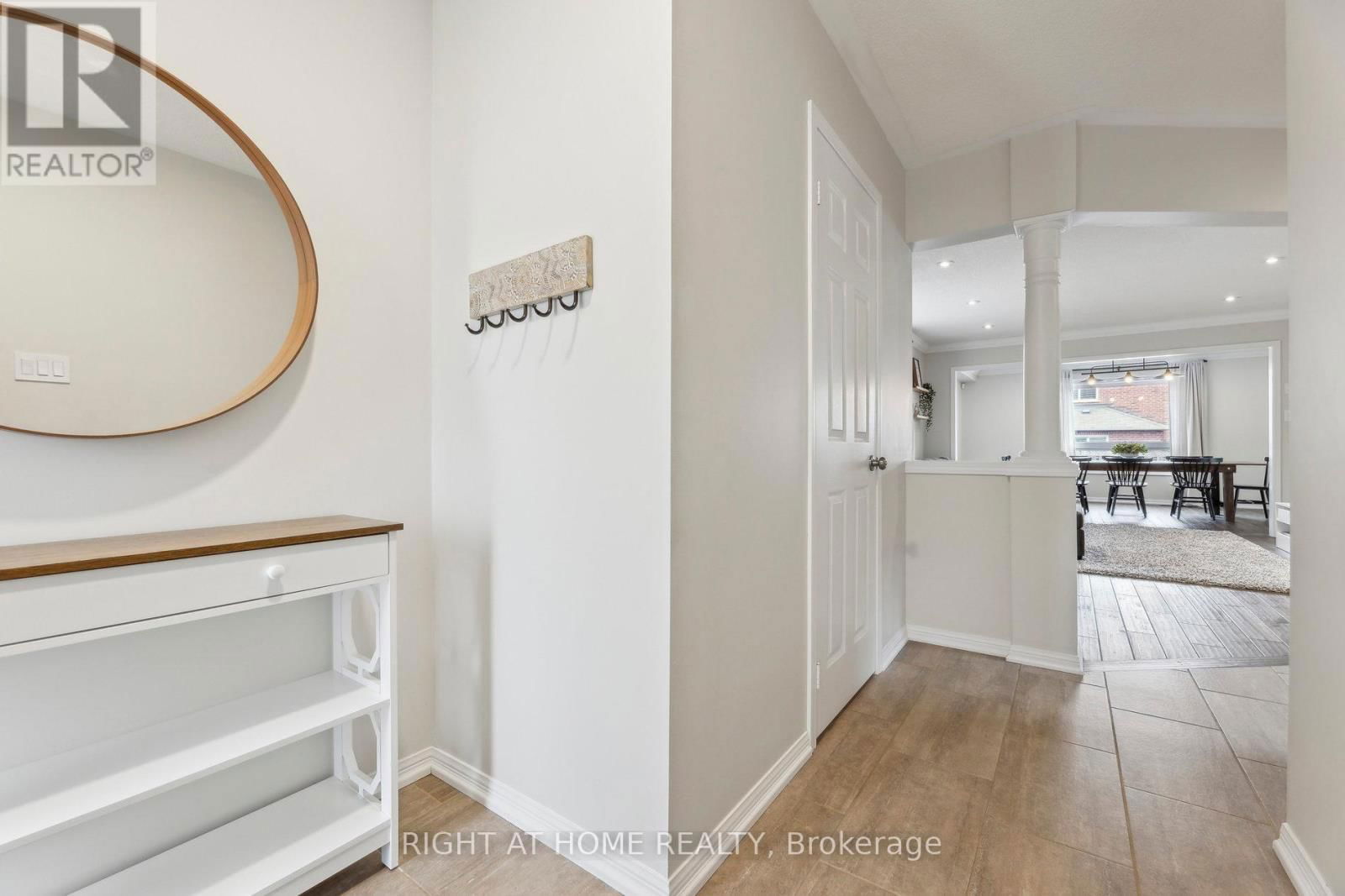 92 LONGUEUIL PLACE Image 4