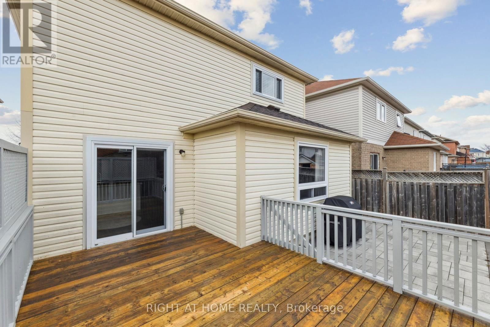 92 LONGUEUIL PLACE Image 42