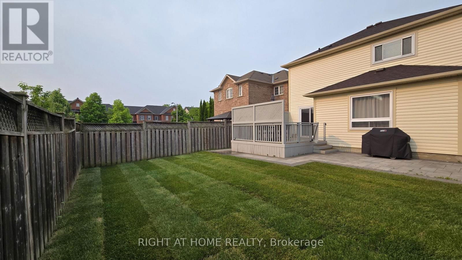 92 LONGUEUIL PLACE Image 43