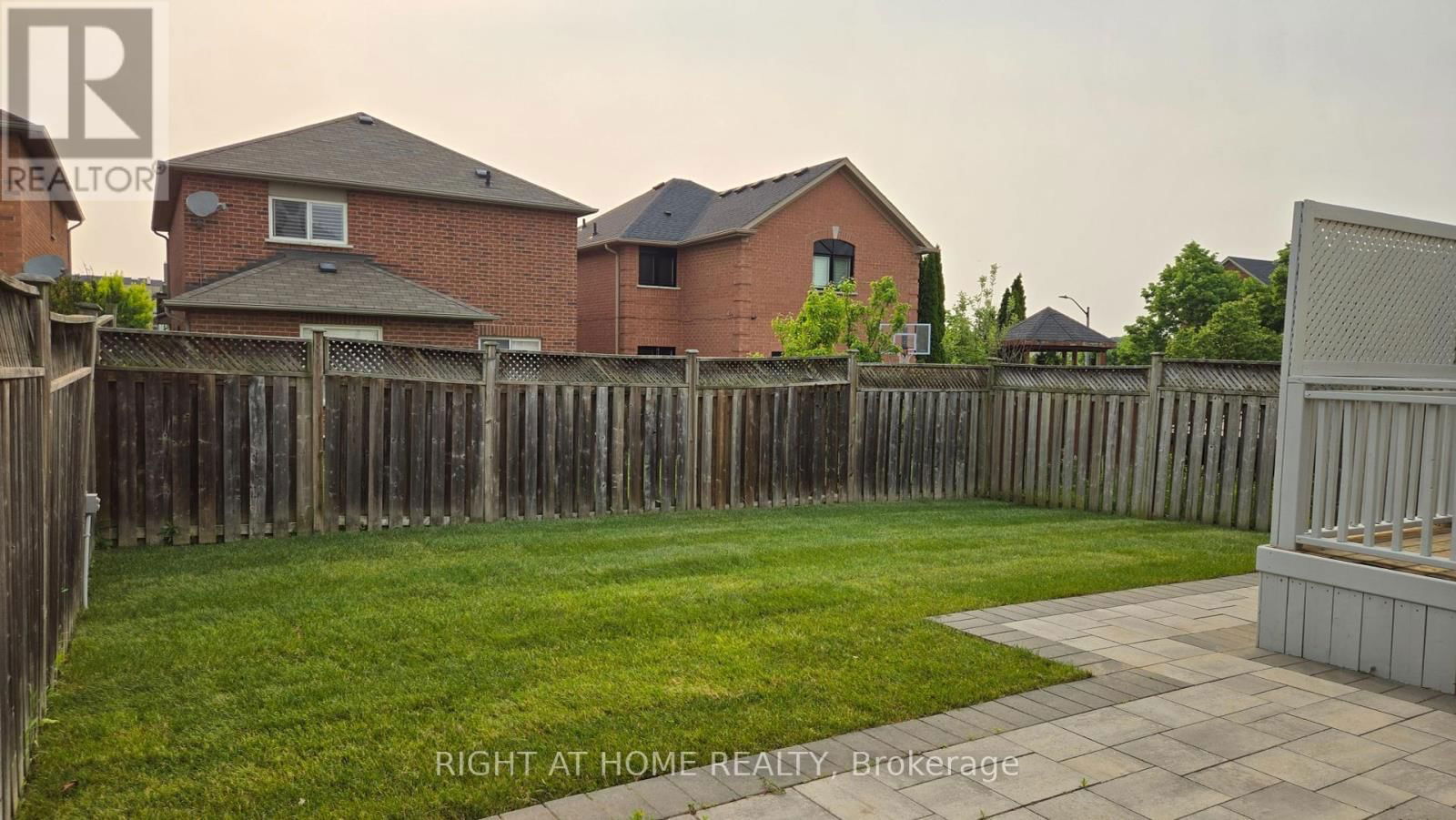 92 LONGUEUIL PLACE Image 46
