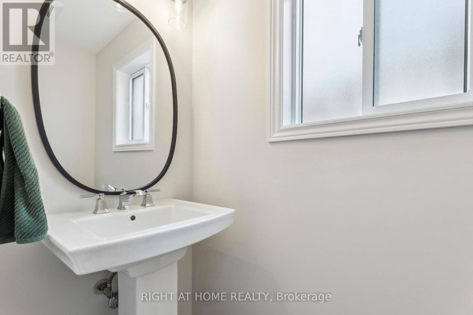 92 LONGUEUIL PLACE Image 6