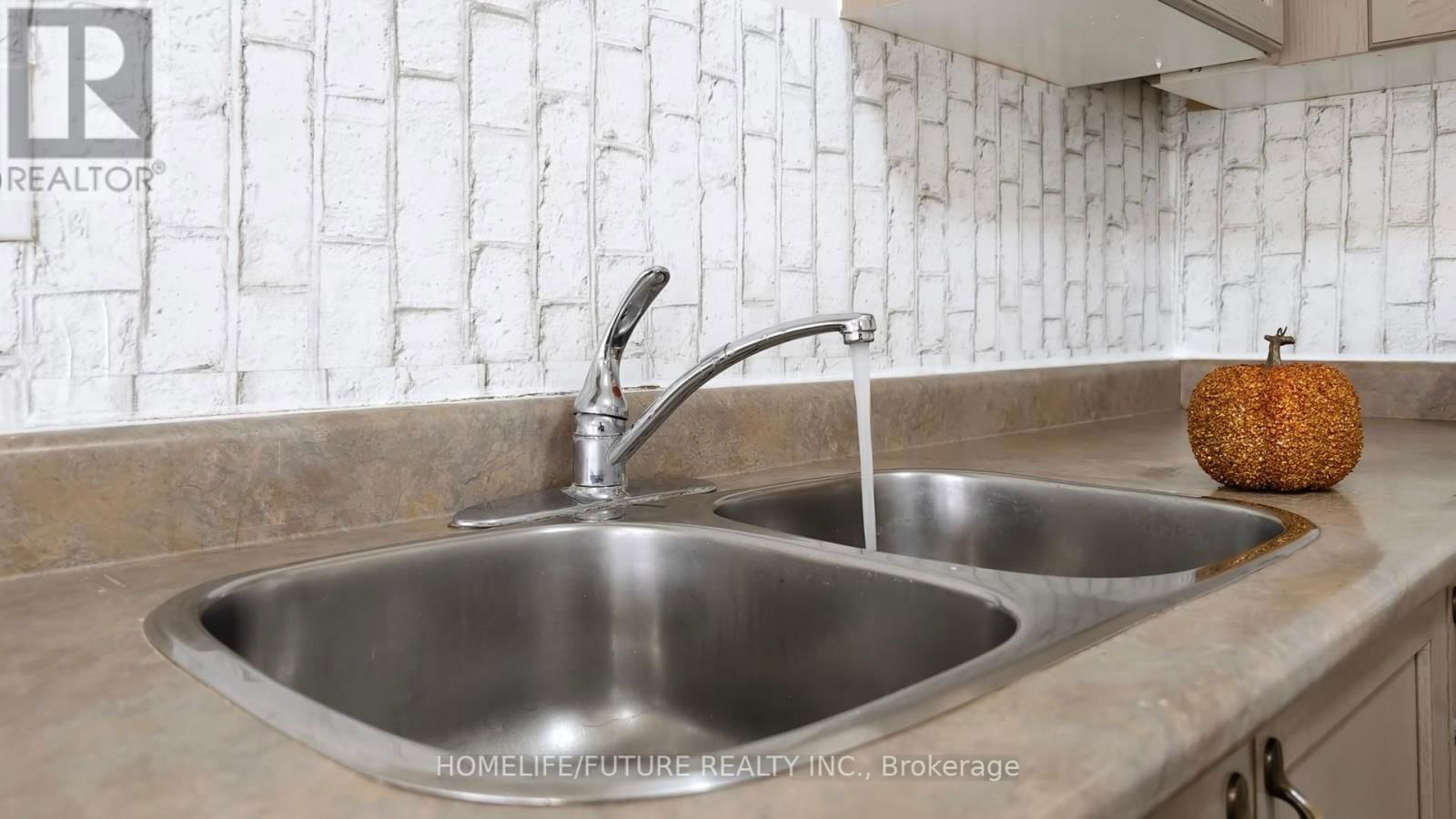 47 - 435 MIDDLEFIELD ROAD Image 11