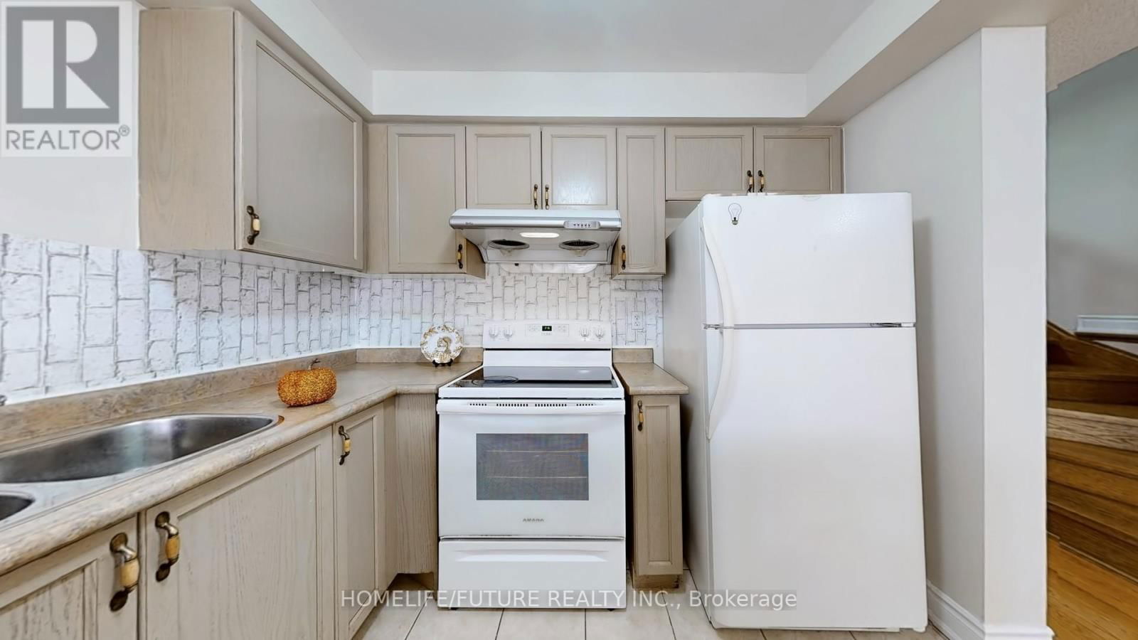 47 - 435 MIDDLEFIELD ROAD Image 7