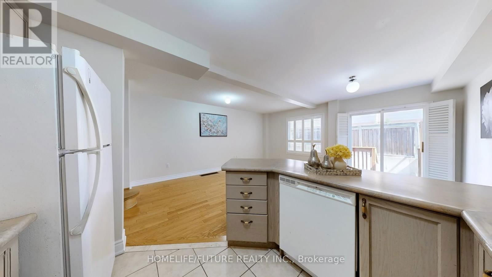 47 - 435 MIDDLEFIELD ROAD Image 8