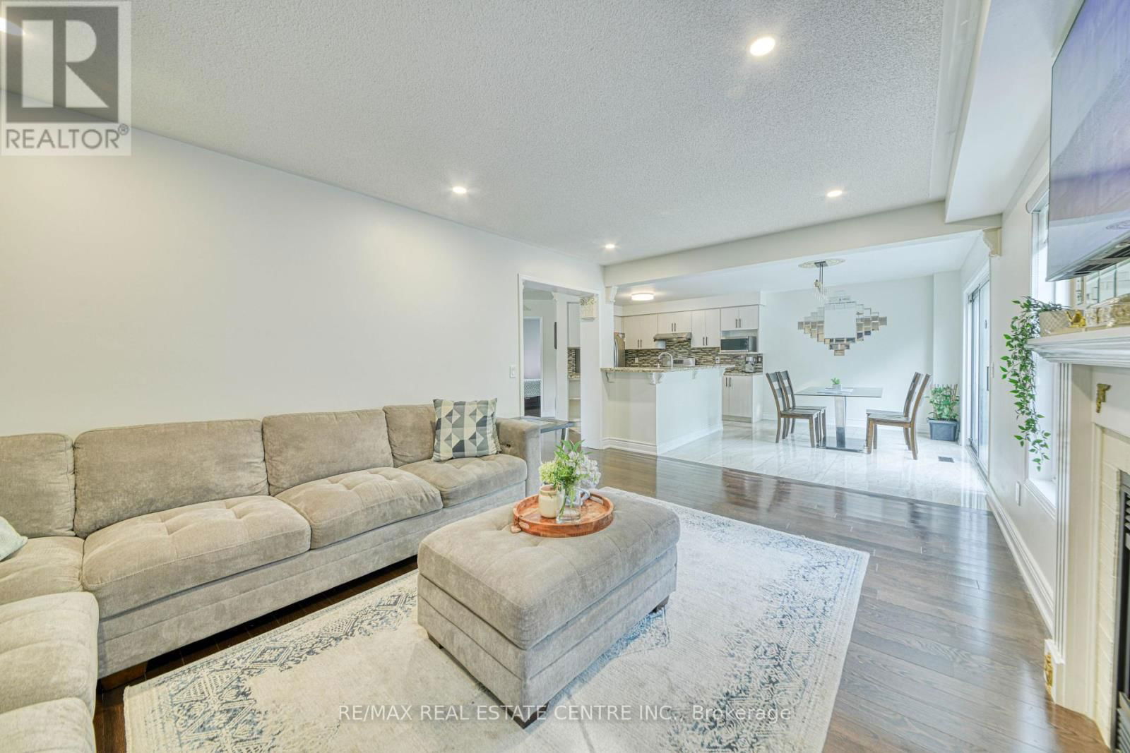 3100 COUNTRY LANE Image 12