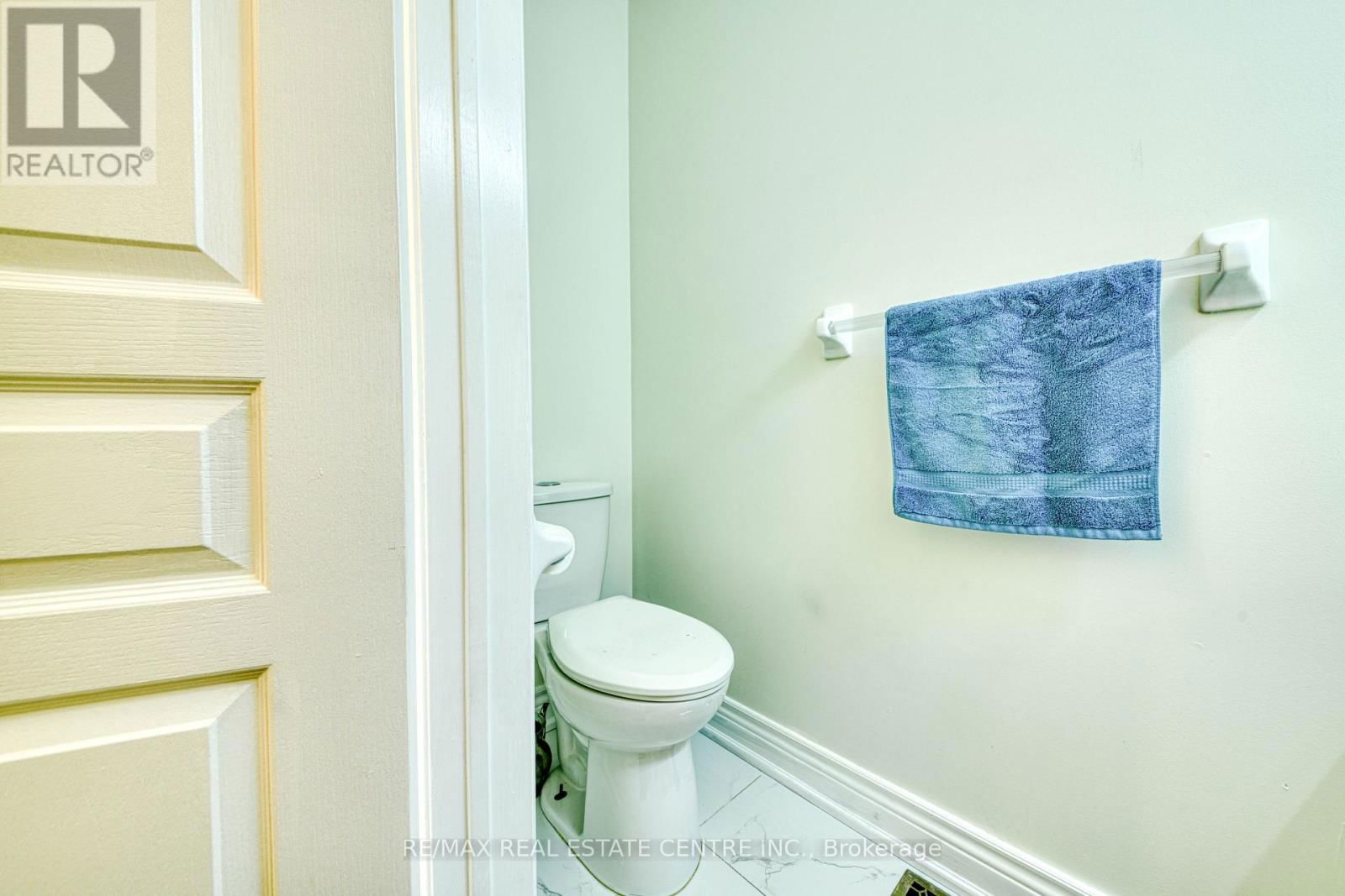 3100 COUNTRY LANE Image 21
