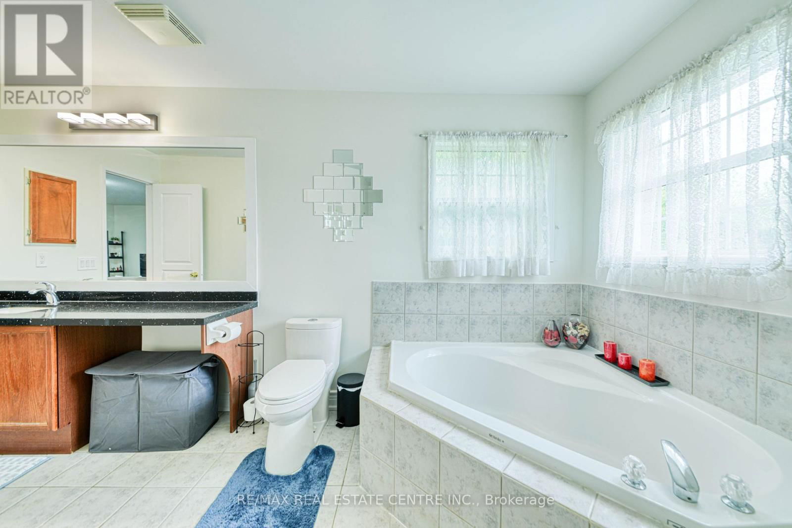 3100 COUNTRY LANE Image 27