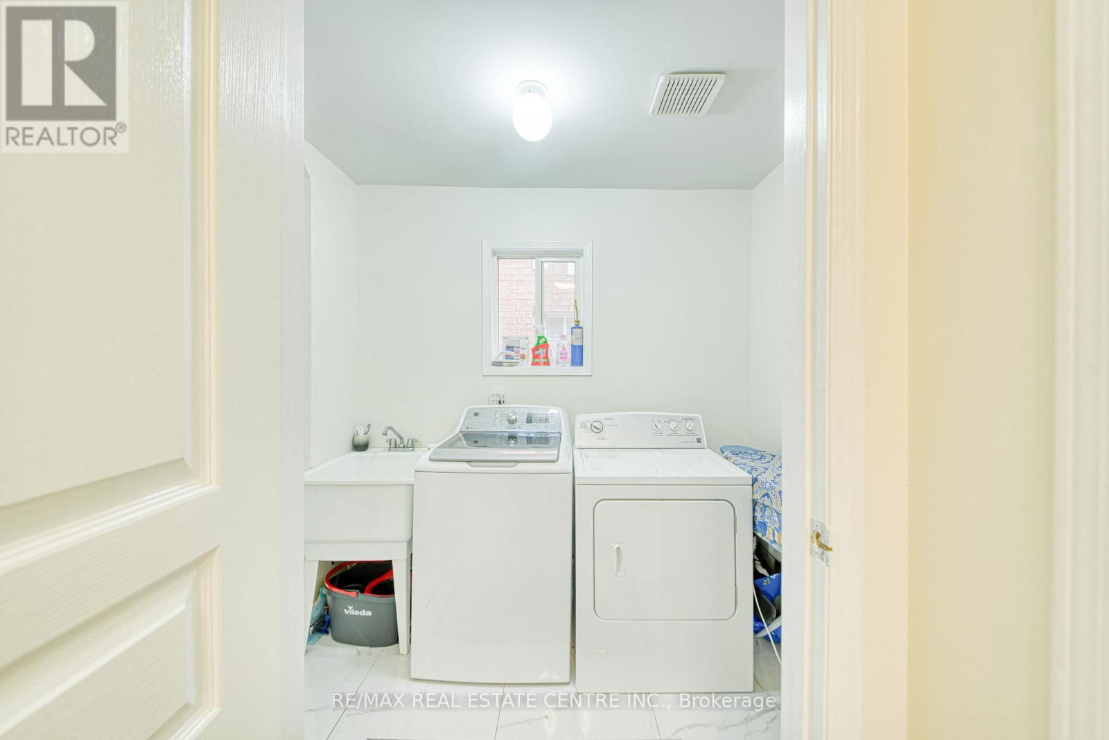 3100 COUNTRY LANE Image 37