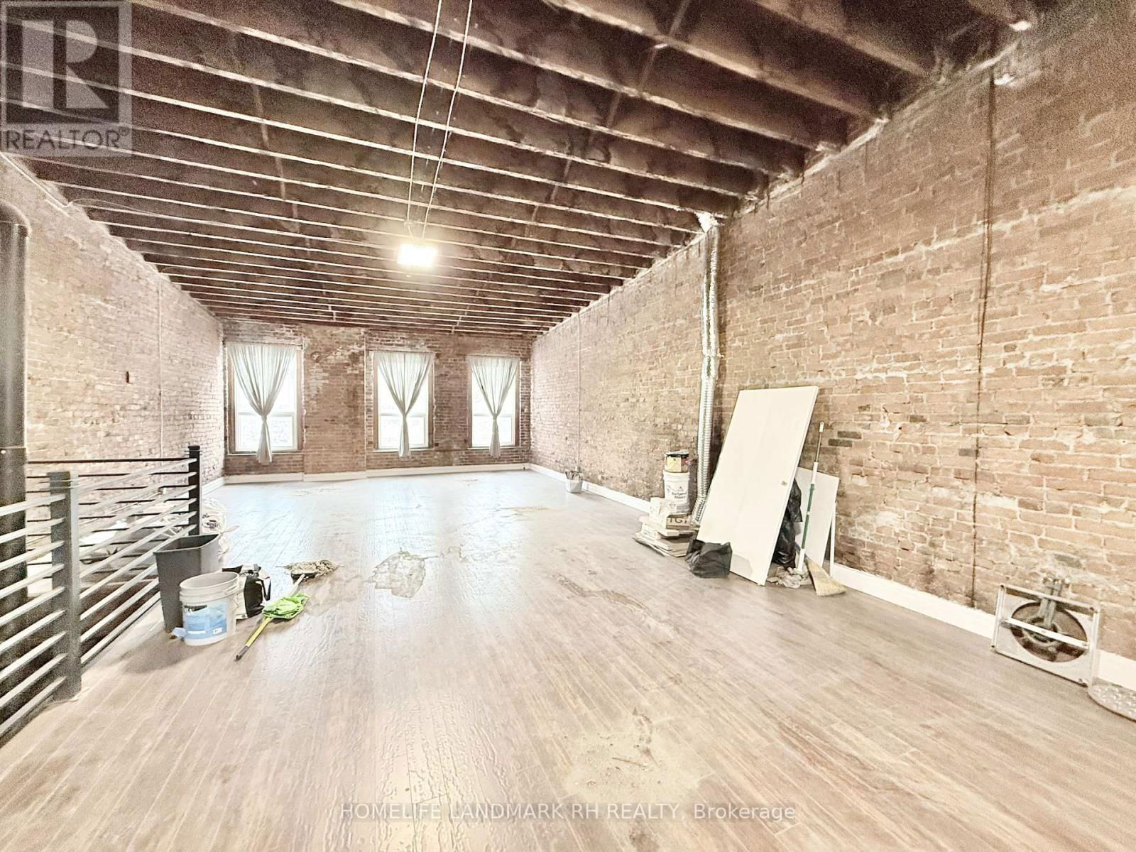 105-107 BROCK STREET SOUTH Image 32