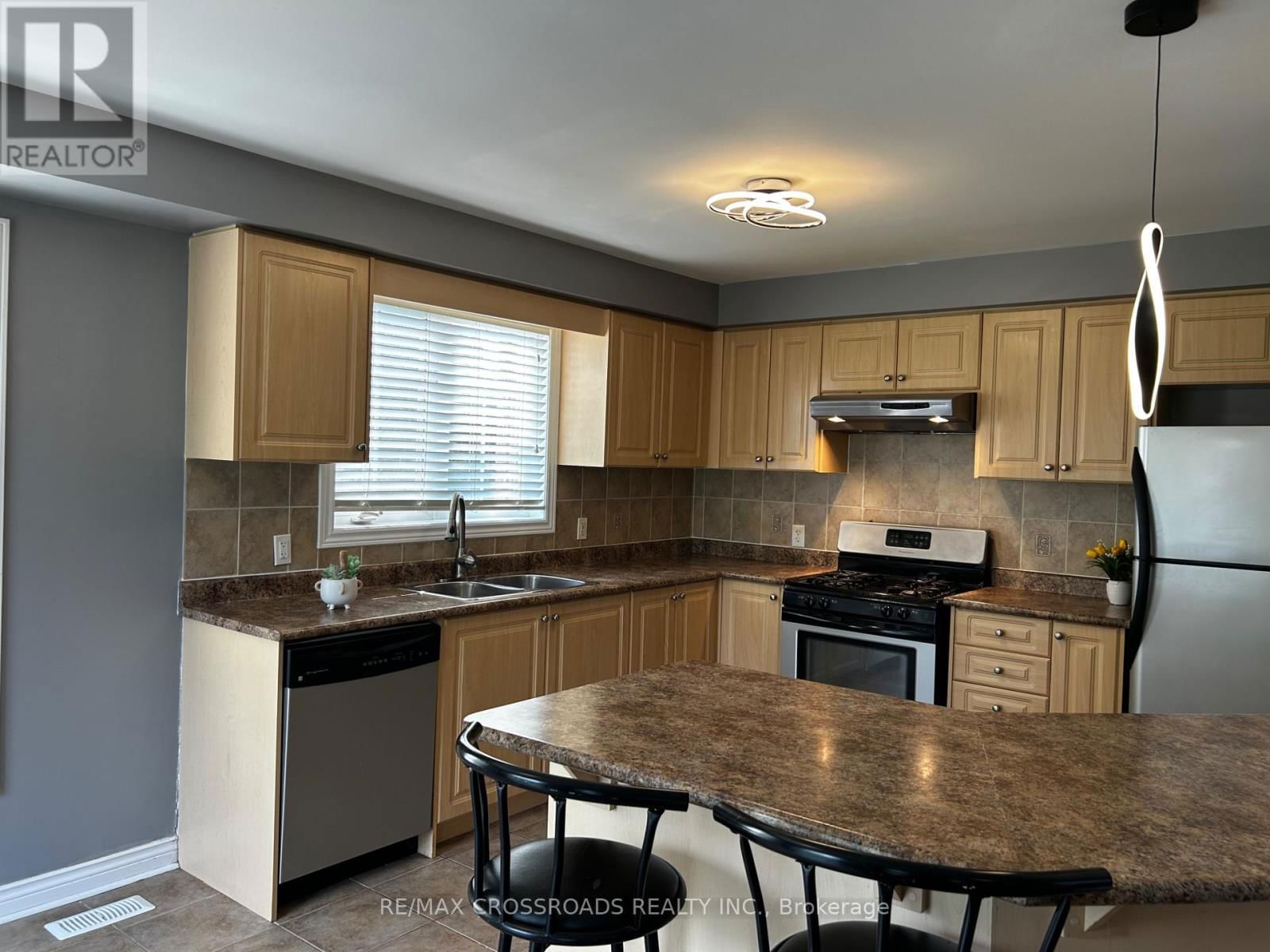 33 BUGELLI DRIVE Image 13
