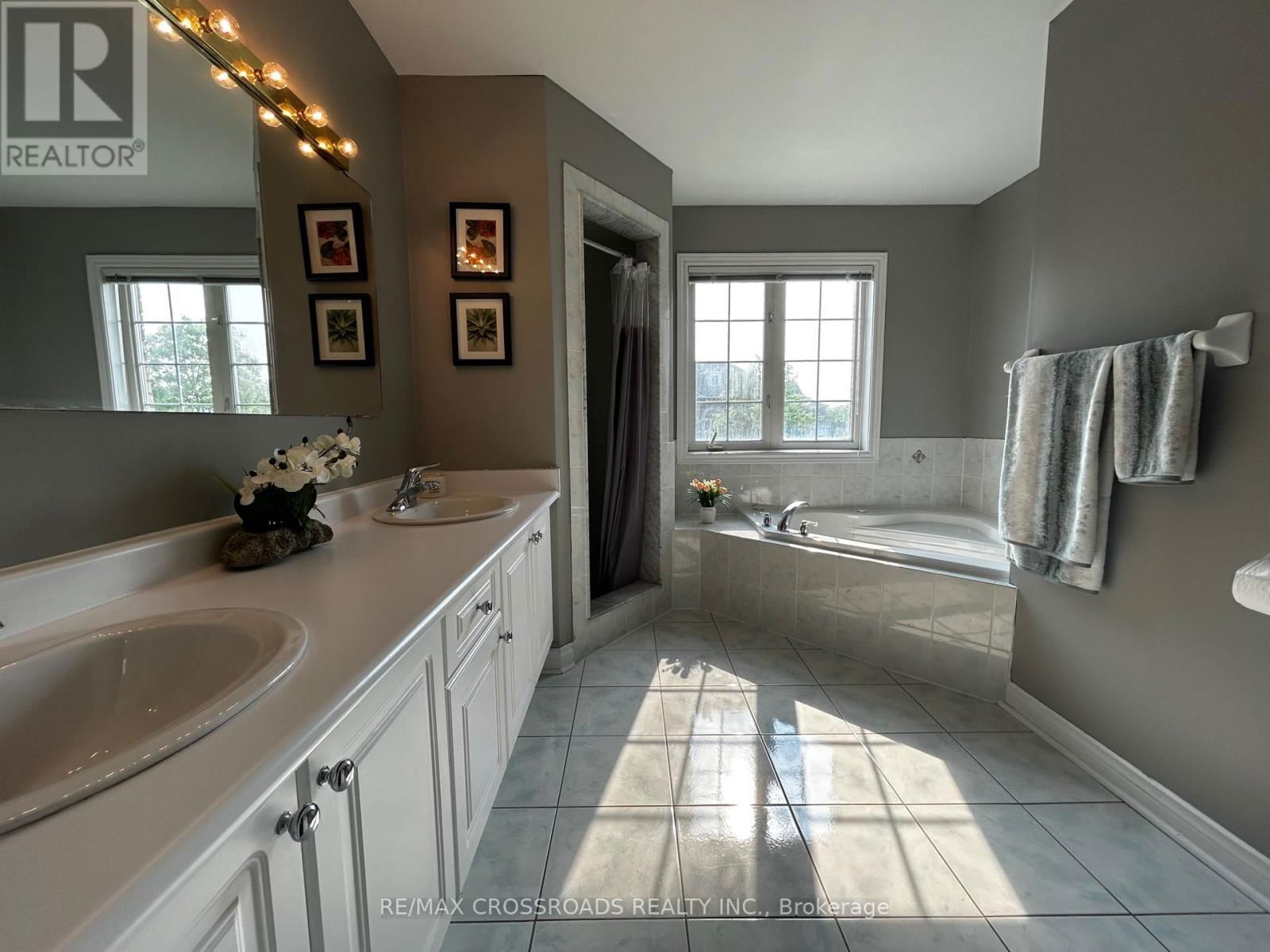 33 BUGELLI DRIVE Image 29