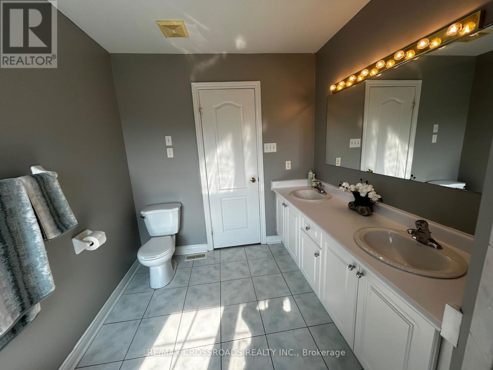 33 BUGELLI DRIVE Image 30