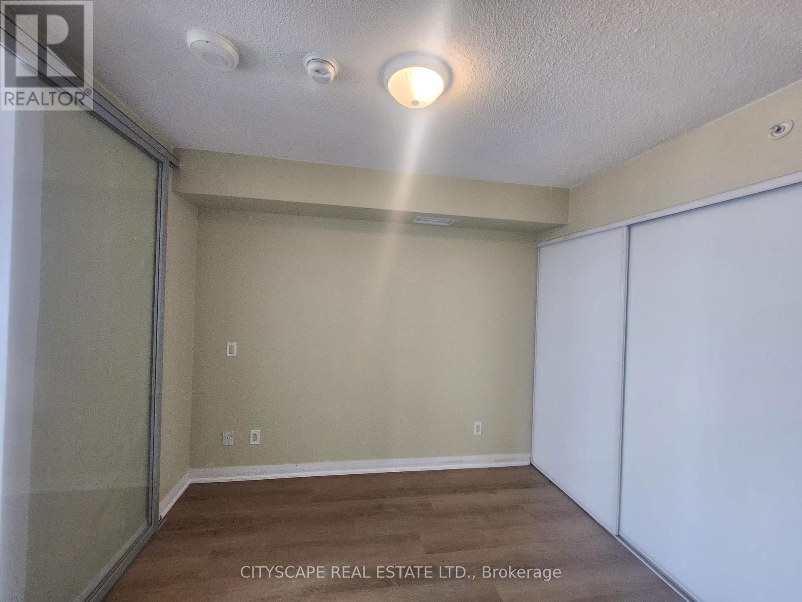 616 - 30 MEADOWGLEN PLACE Image 27