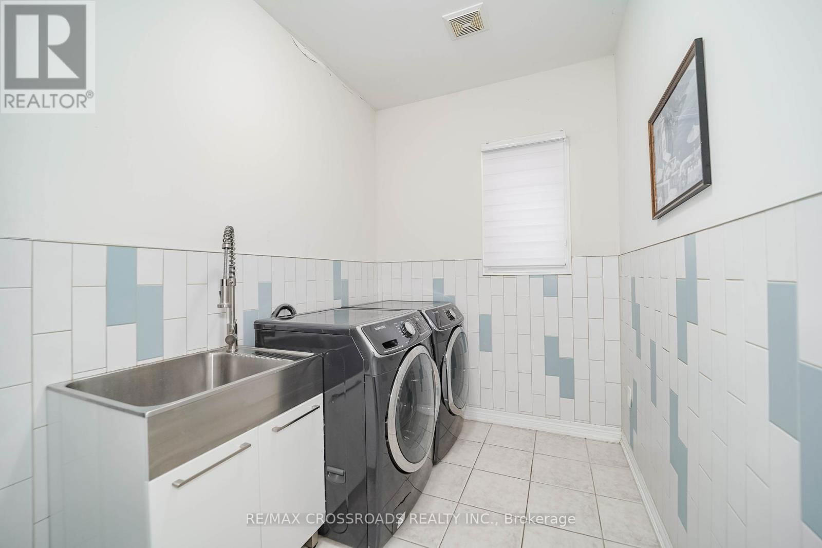 1383 LANGLEY CIRCLE Image 21