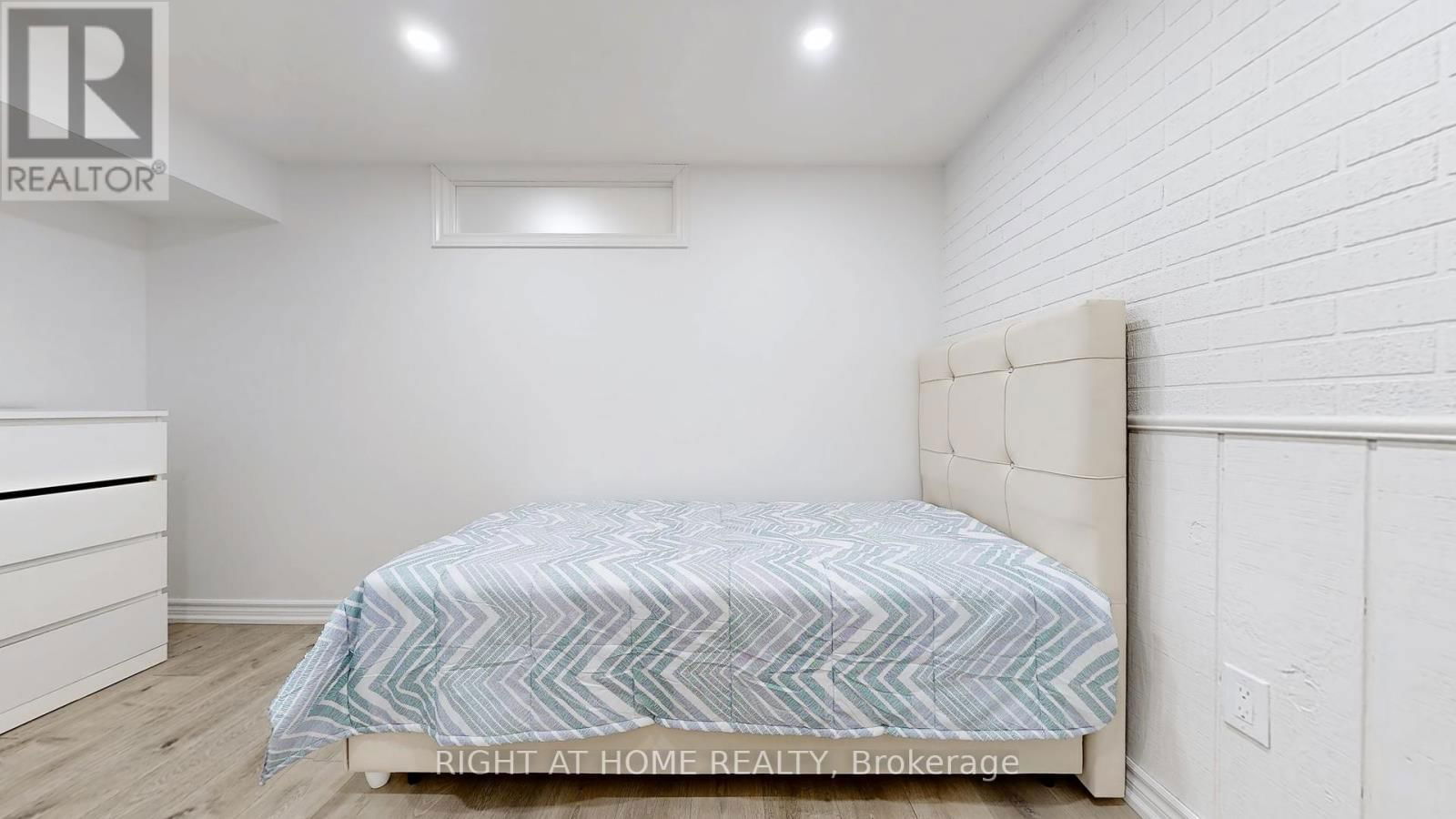 12A KENMORE AVENUE Image 32