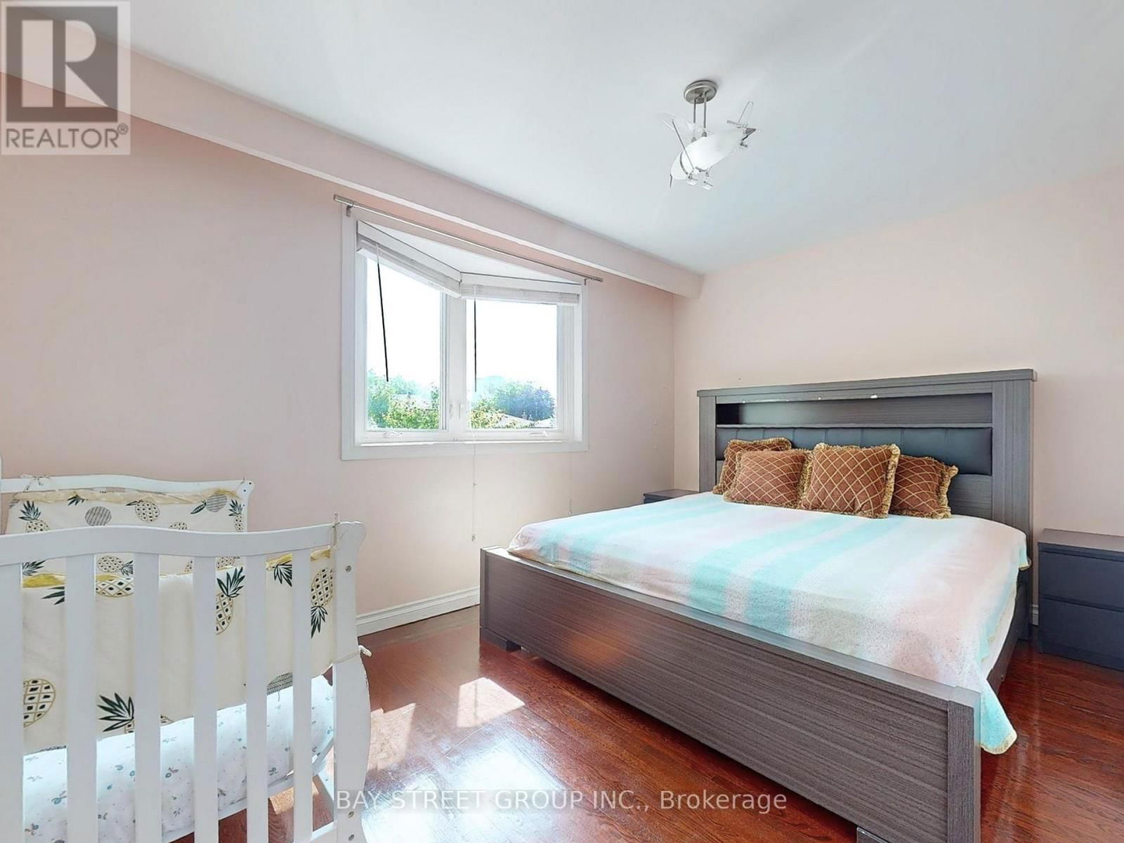 69 FAIRGLEN AVENUE Image 12
