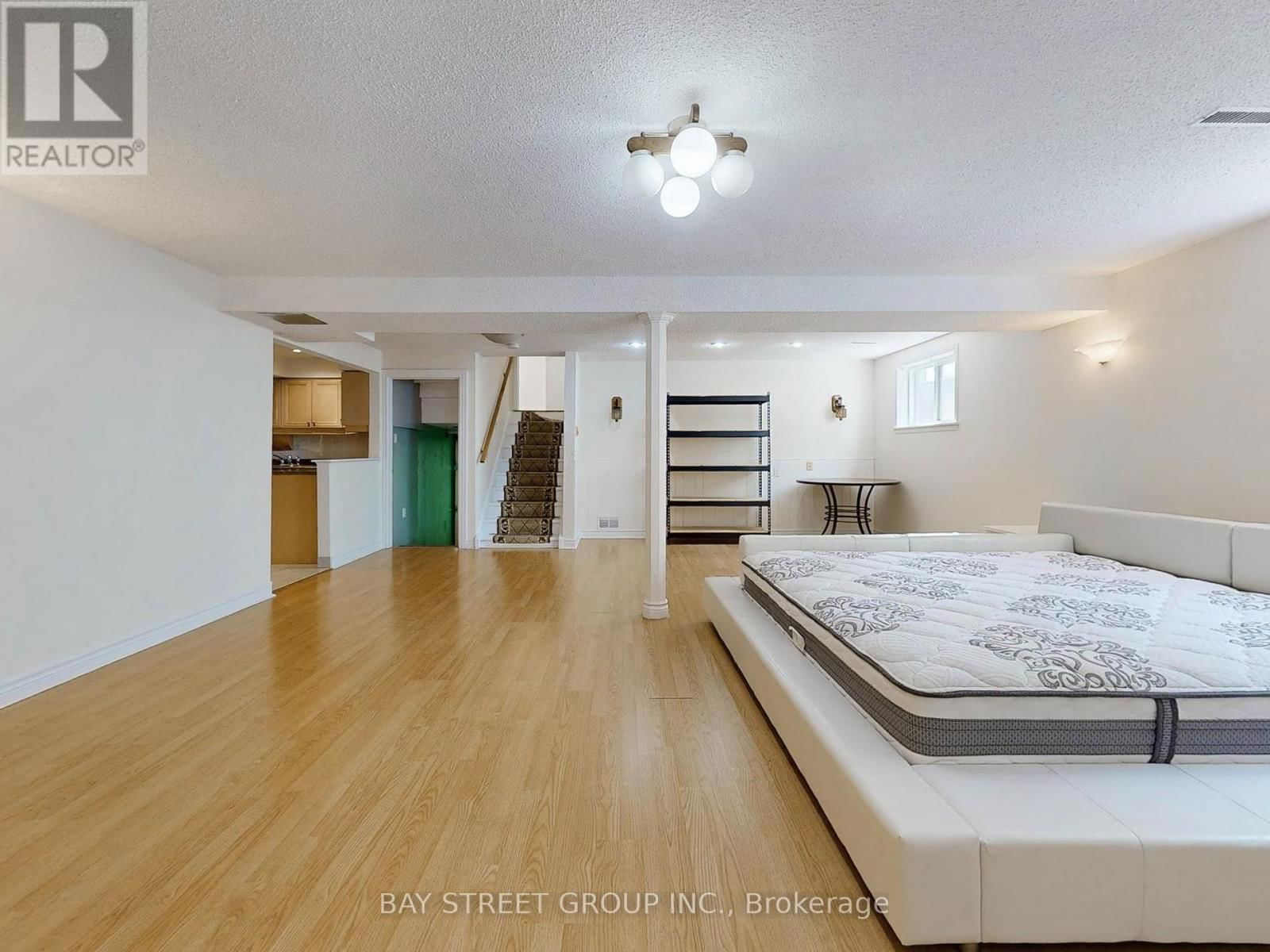69 FAIRGLEN AVENUE Image 24
