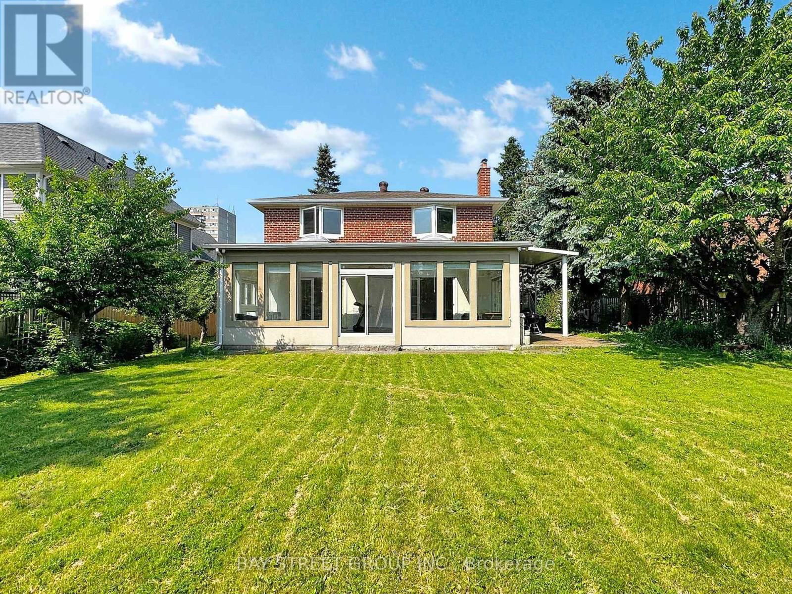 69 FAIRGLEN AVENUE Image 28