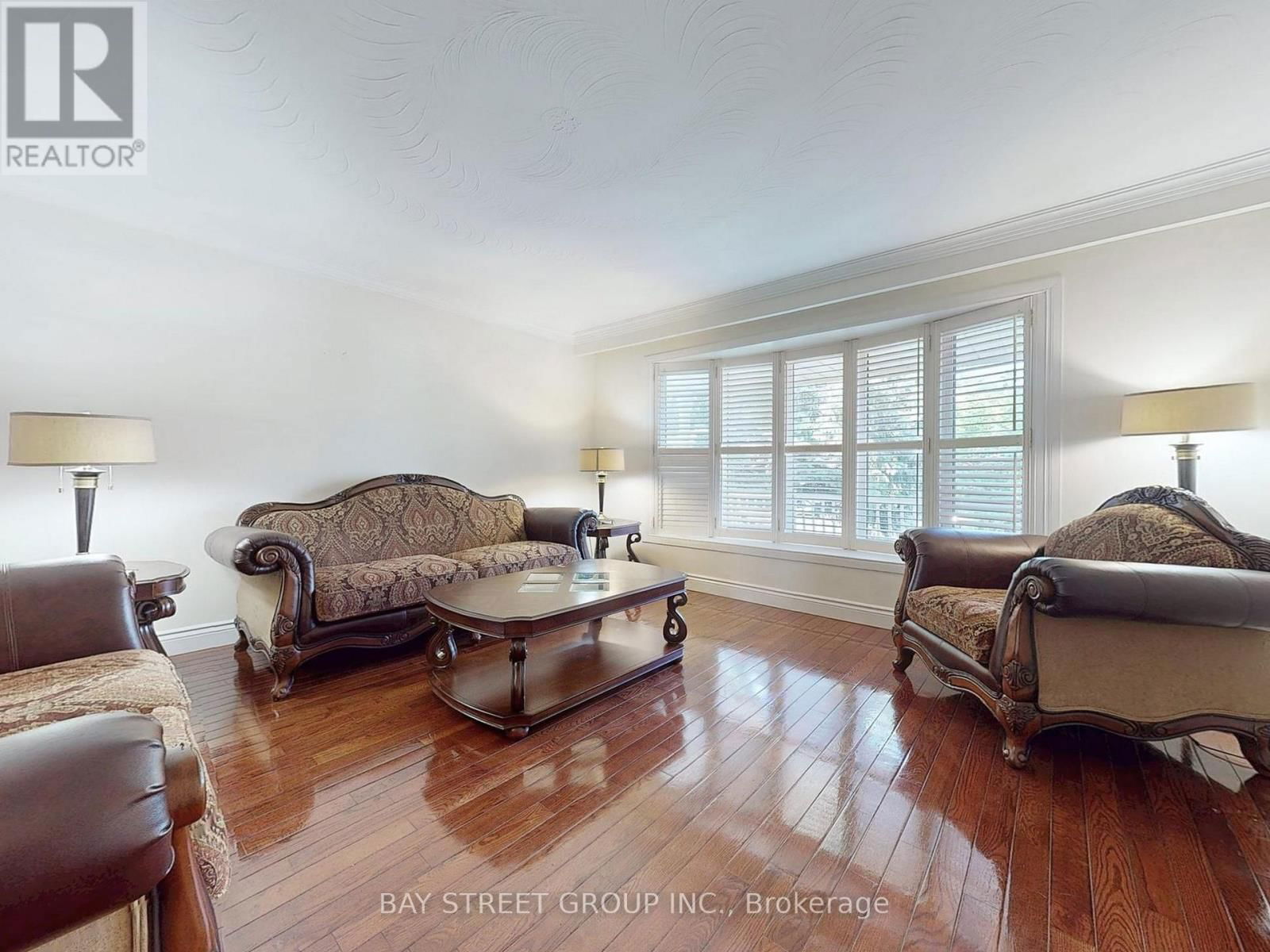 69 FAIRGLEN AVENUE Image 4