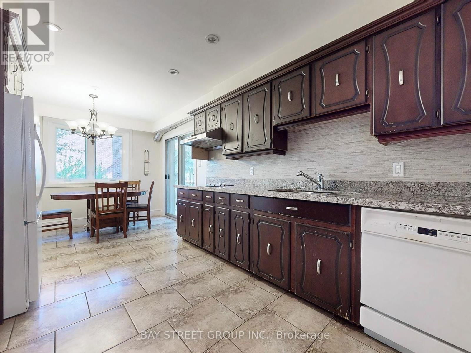 69 FAIRGLEN AVENUE Image 8
