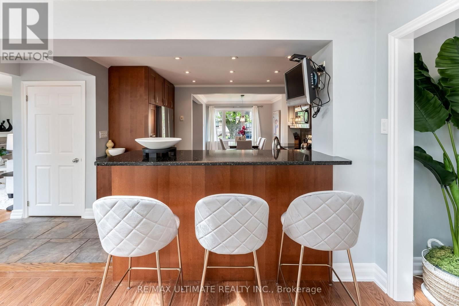 69 MIDLAND AVENUE Image 10