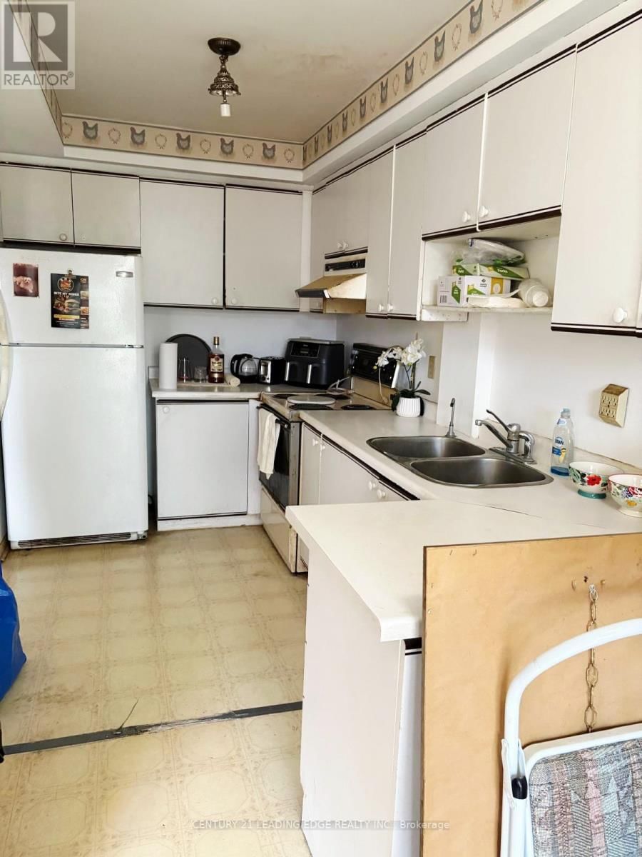 TH9 - 1031 MIDLAND AVENUE Image 8