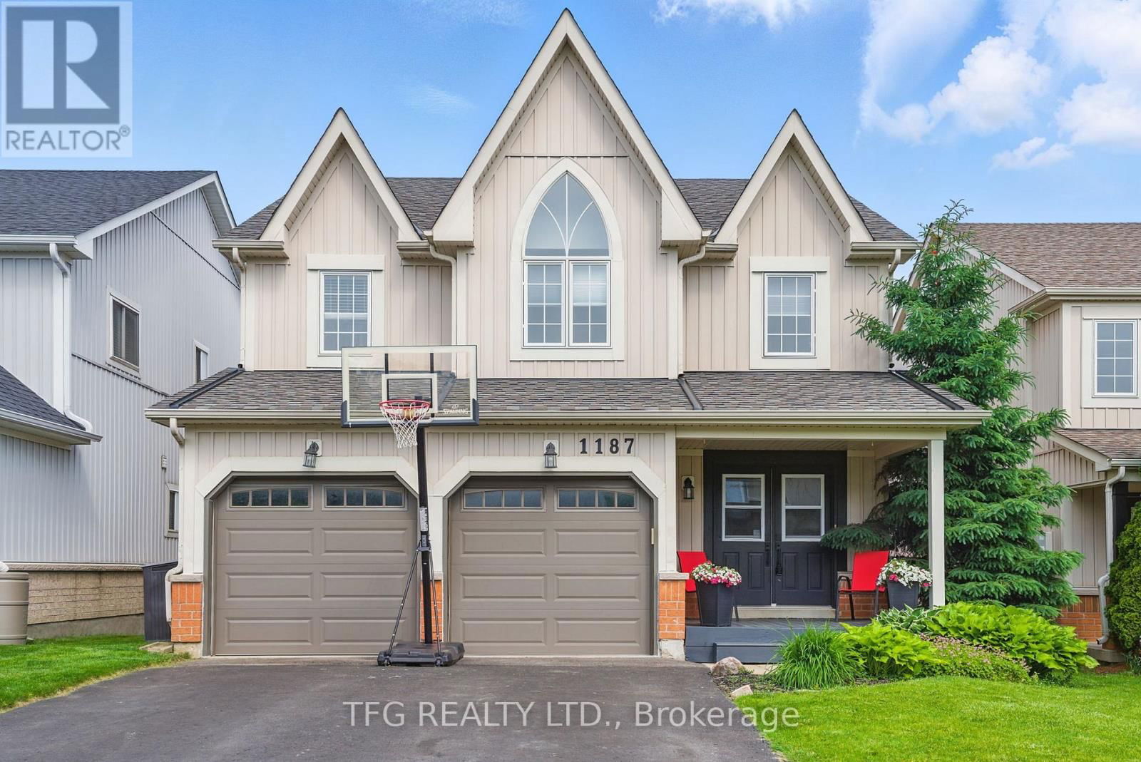 1187 ASHGROVE CRESCENT Image 1