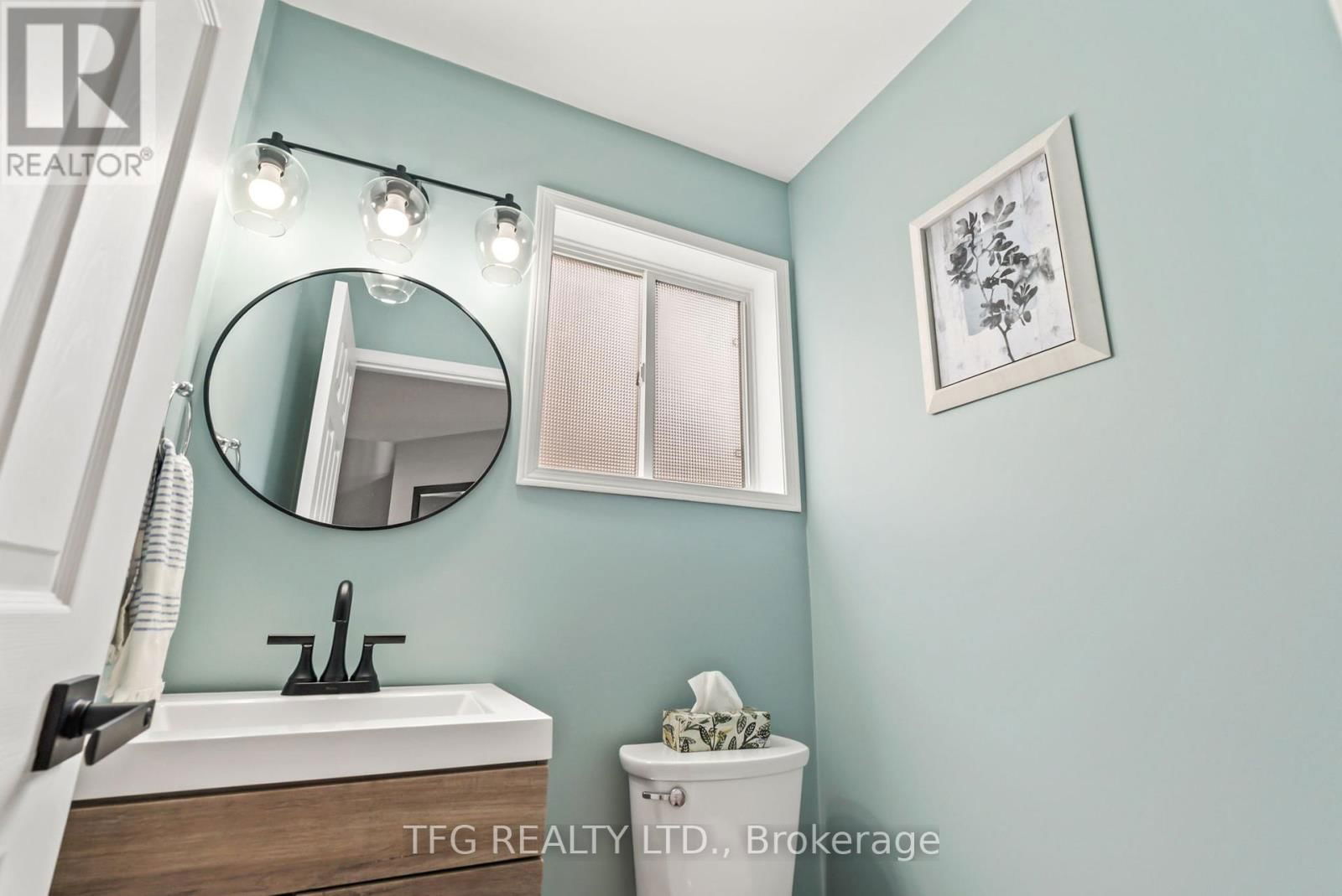 1187 ASHGROVE CRESCENT Image 17