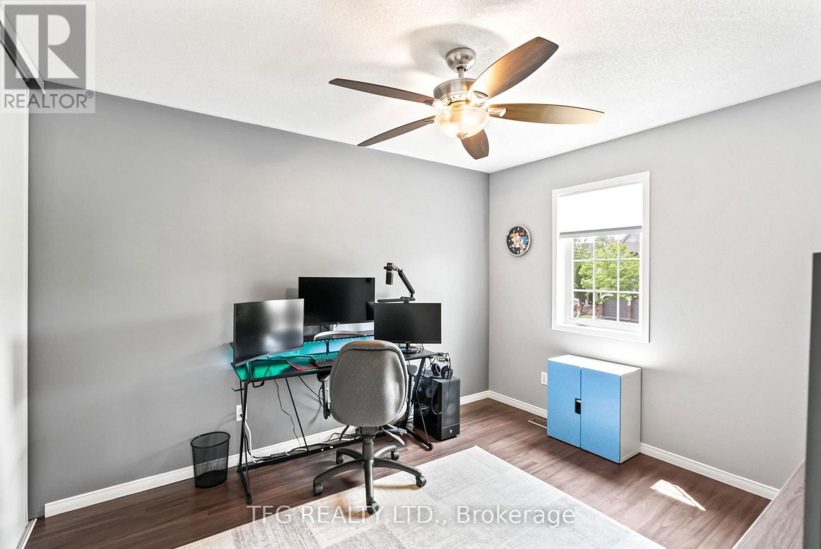 1187 ASHGROVE CRESCENT Image 23
