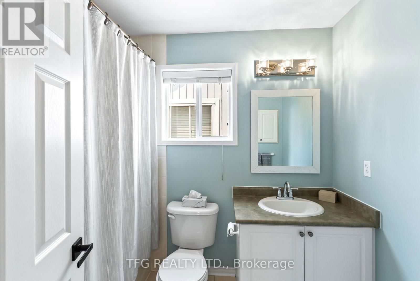 1187 ASHGROVE CRESCENT Image 26