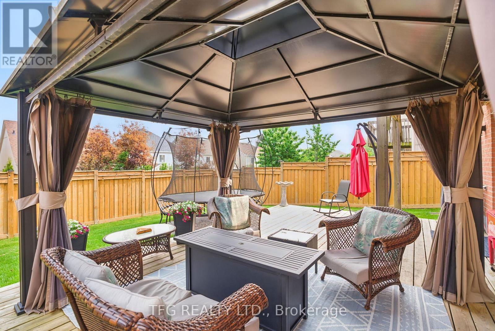 1187 ASHGROVE CRESCENT Image 36